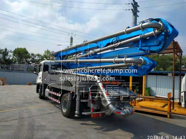 30m 32m 33m mobile concrete boom pump truck with SINOTRUK HOWO Chassis
